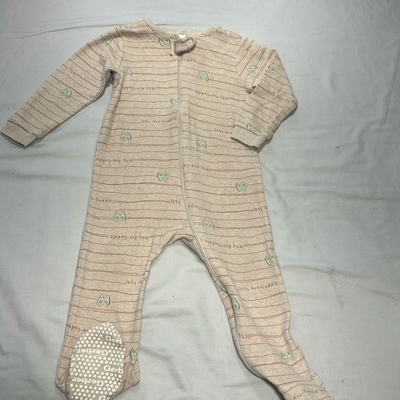Gerber - footed sleeper with avocado design. 12 months - Picture 1 of 5